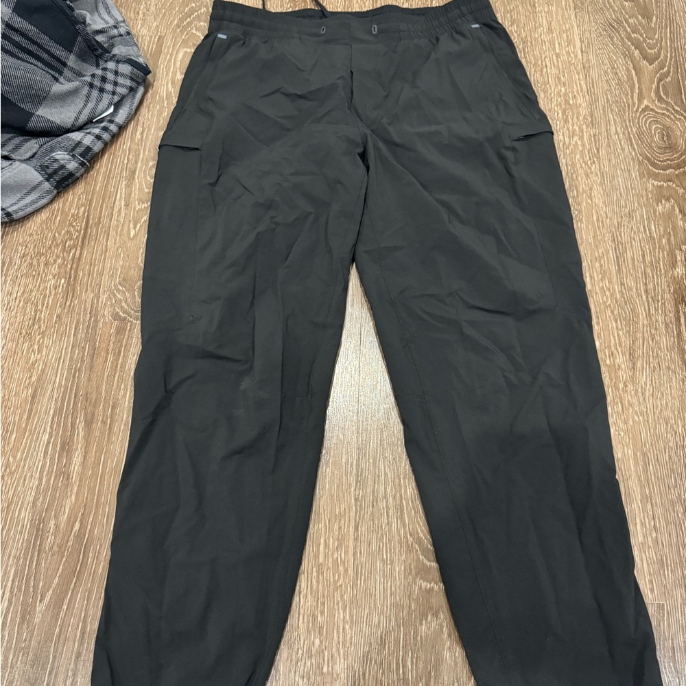 Lululemon License to Train Cargo L Black